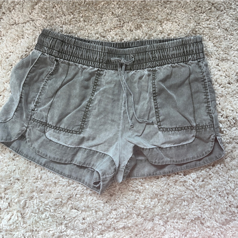 GREEN CARGO SHORTS